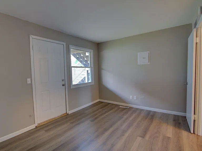 614 E 15th St — Photo 10