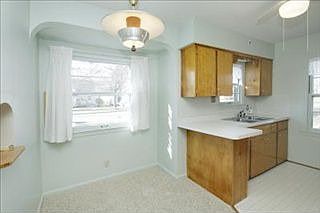 5th image of 1321 Roseland Ave