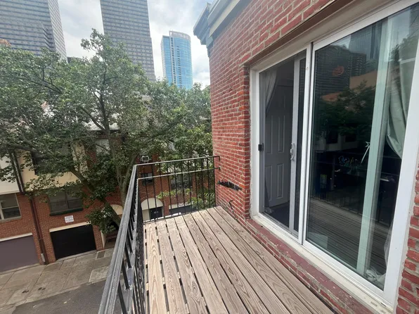 117 N 21st St APT 3R, Philadelphia, PA 19103
