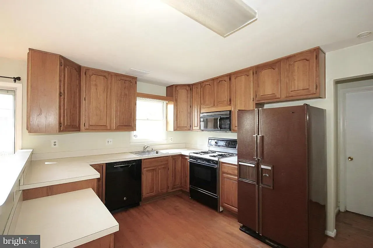 3 bed, 1812 sqft, $3,200 — Photo 4