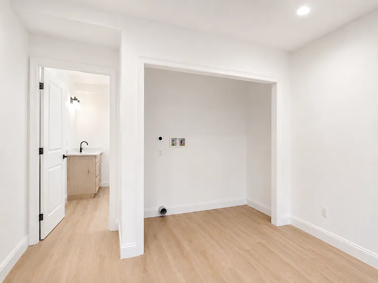 105 Watson Ave — Photo 3