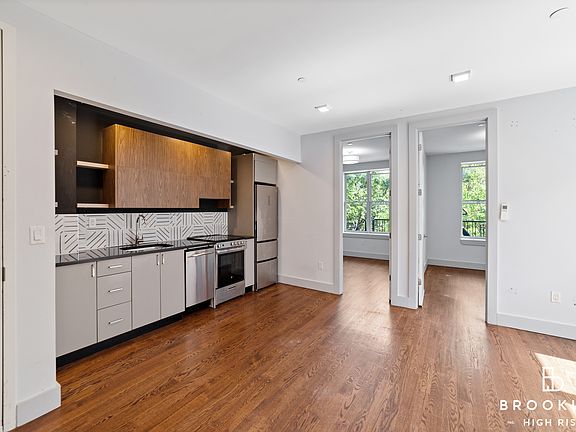 5th image of 311 Woodbine St APT 2R