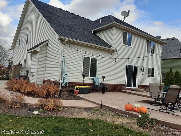 4th image of 824 Glen Meadows Dr #18
