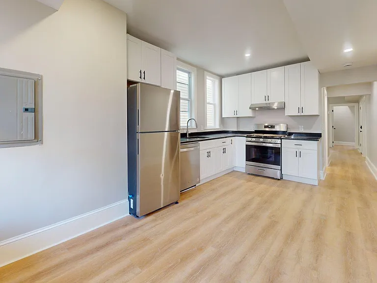 205 Chelsea St #2 — Photo 30