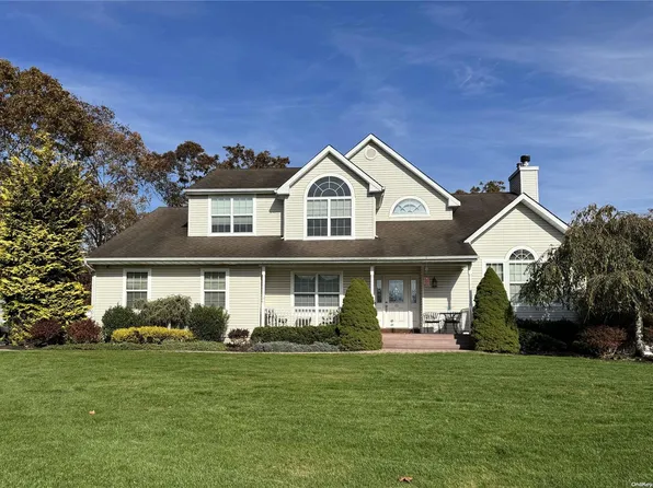 11 Sherri Court, Speonk, NY 11972