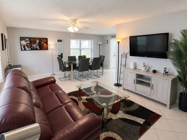 258 Burgundy Ave #F, Delray Beach, FL 33484