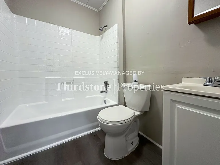 2913 W 2nd St — Photo 13