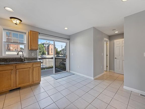 3rd image of 122 Locust St #4