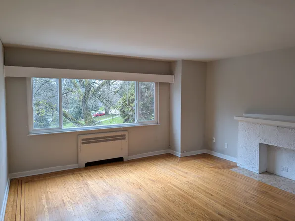 735 Royal Ave #103, New Westminster, BC V3M 1J6