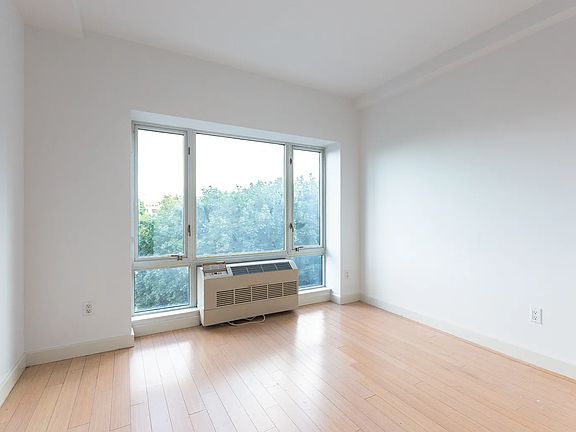 4th image of 426 Lafayette Ave APT 6B