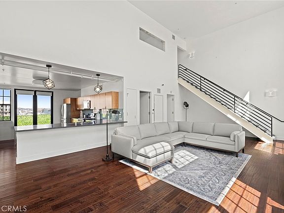 4th image of 746 S Los Angeles St APT 1201