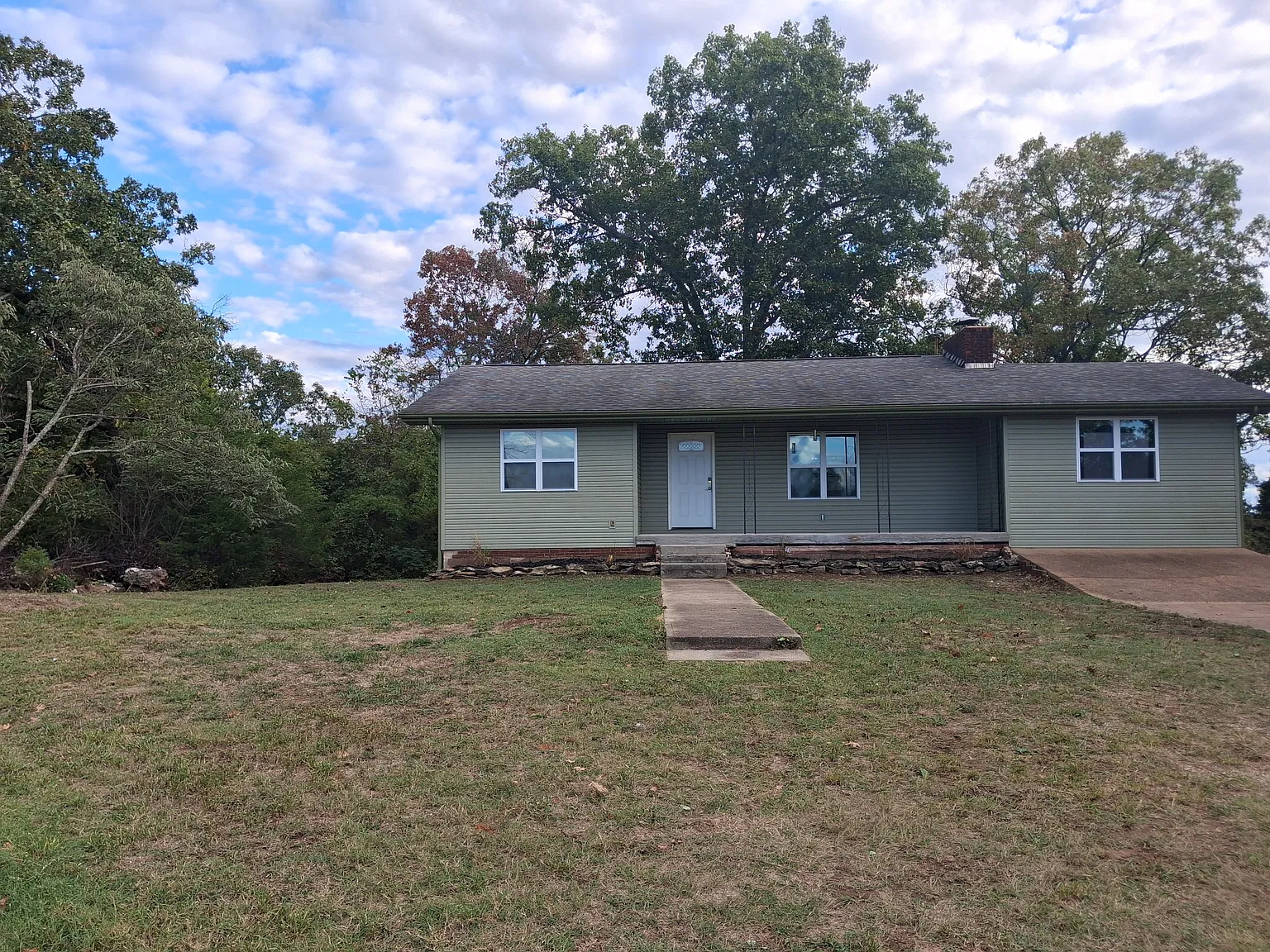 3 bed, 1300 sqft, $1,550 — Photo 2