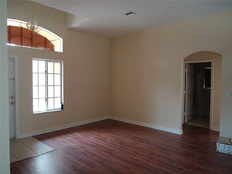 2nd image of 960 NE 35th Ave