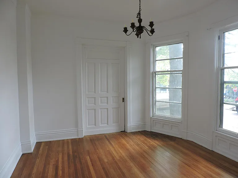 637 Wealthy St SE — Photo 7