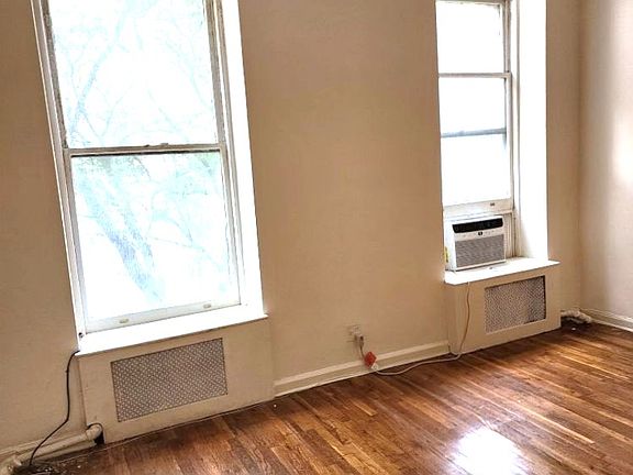 3rd image of 120 W 73rd St APT 4A