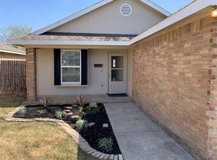 9205 Coral Ln, Fort Worth, TX 76140