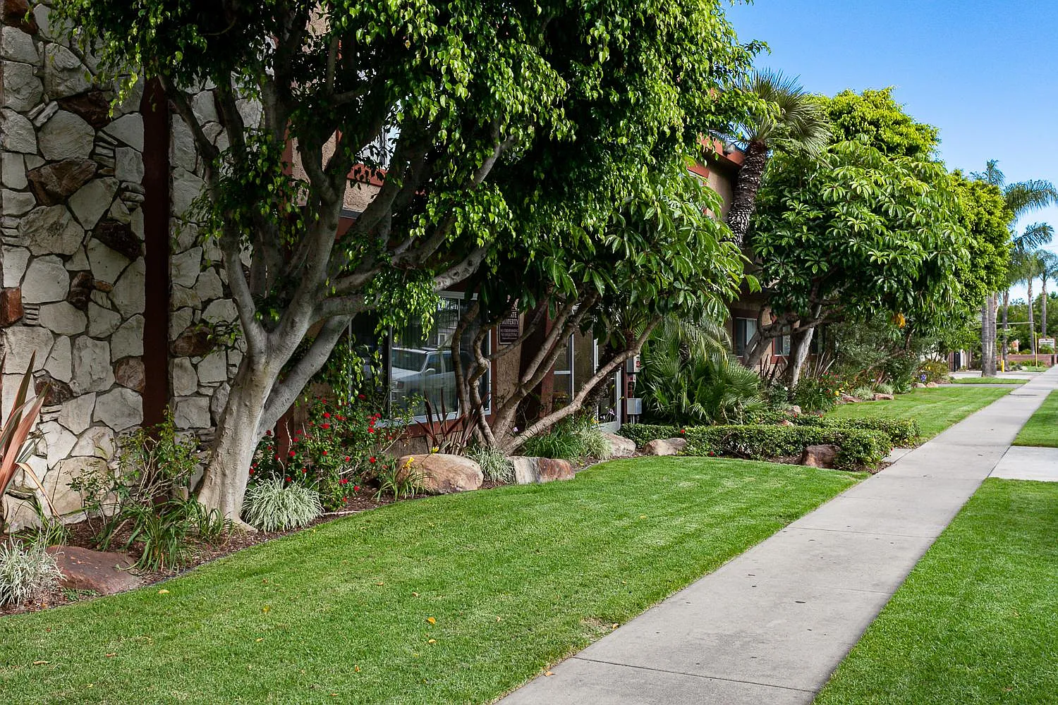 16220 Cornuta Apartments — Photo 2