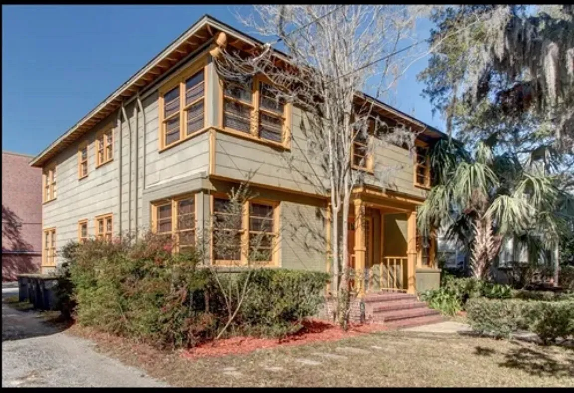 3559 Oak St — Photo 2