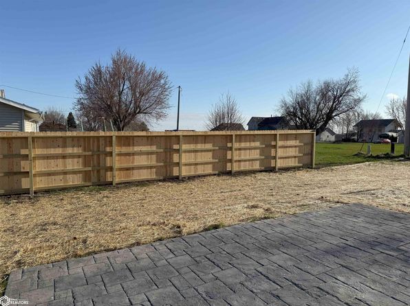 204 E 2nd St, Haverhill, IA 50120