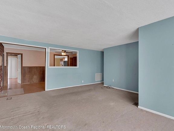 4th image of 309 Toby Ct