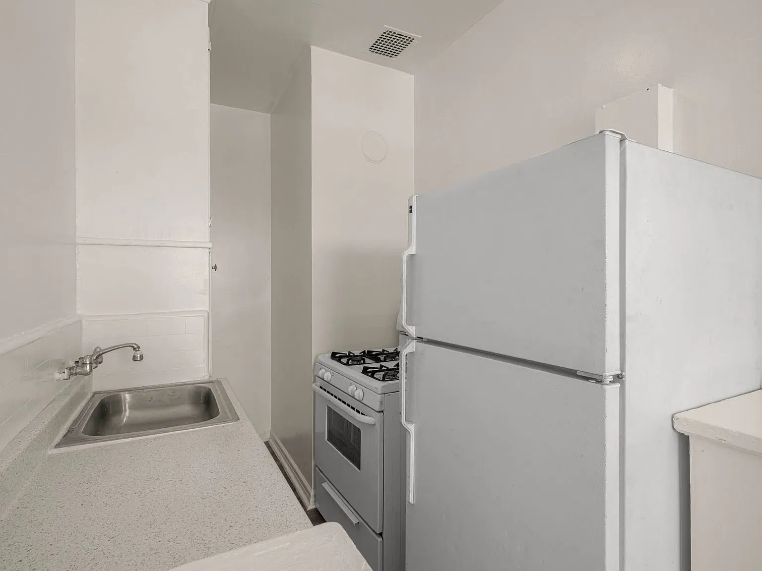 526 S Union Dr — Photo 4