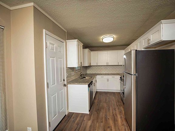 2nd image of 413 Glade Park Dr
