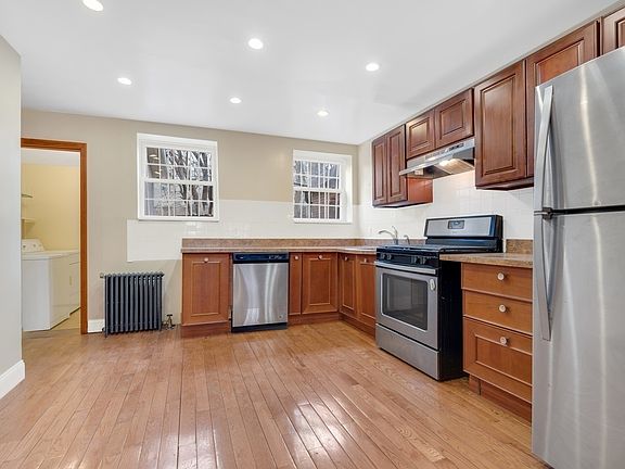 2nd image of 385A Putnam Ave