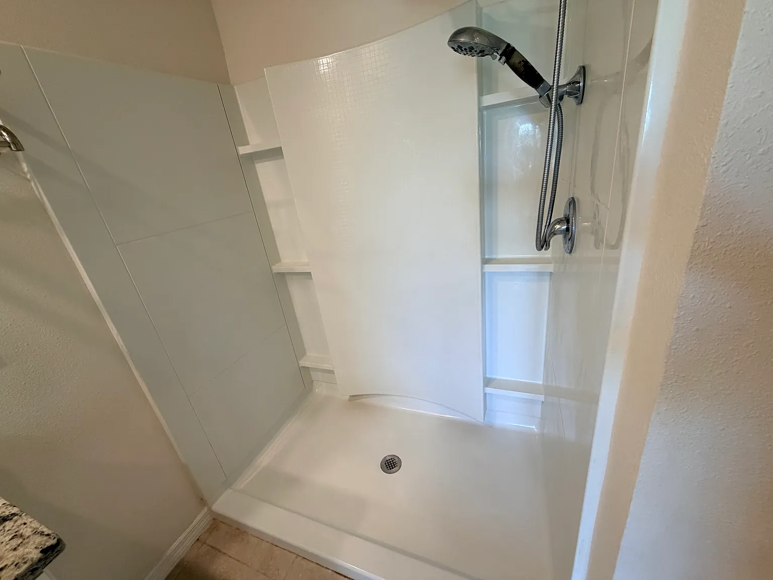 4 bed, 1812 sqft, $2,300 — Photo 2