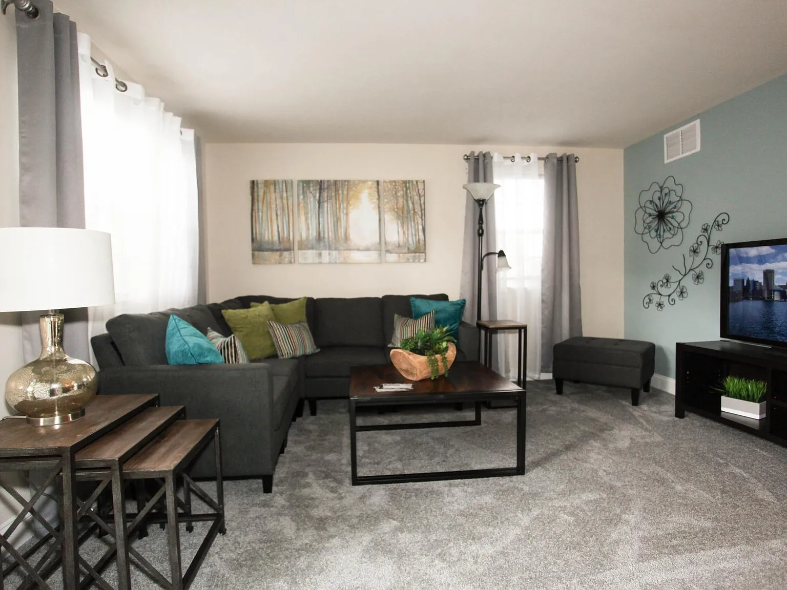 Gardenvillage Apartments and Townhouses — Photo 4