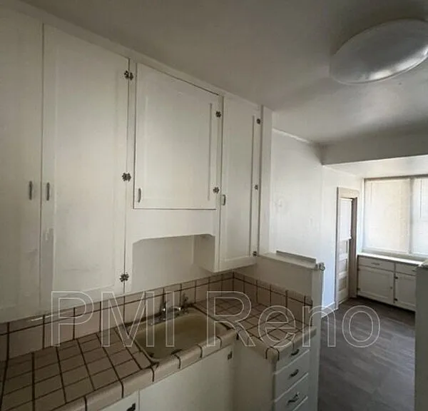 724 W 6th St #B — Photo 3