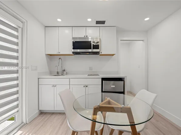 5855 SW 62nd St #5, Miami, FL 33143