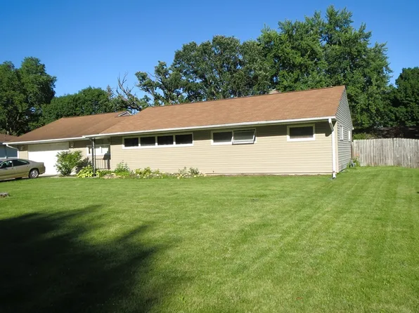 912 Mary Ave, Dixon, IL 61021