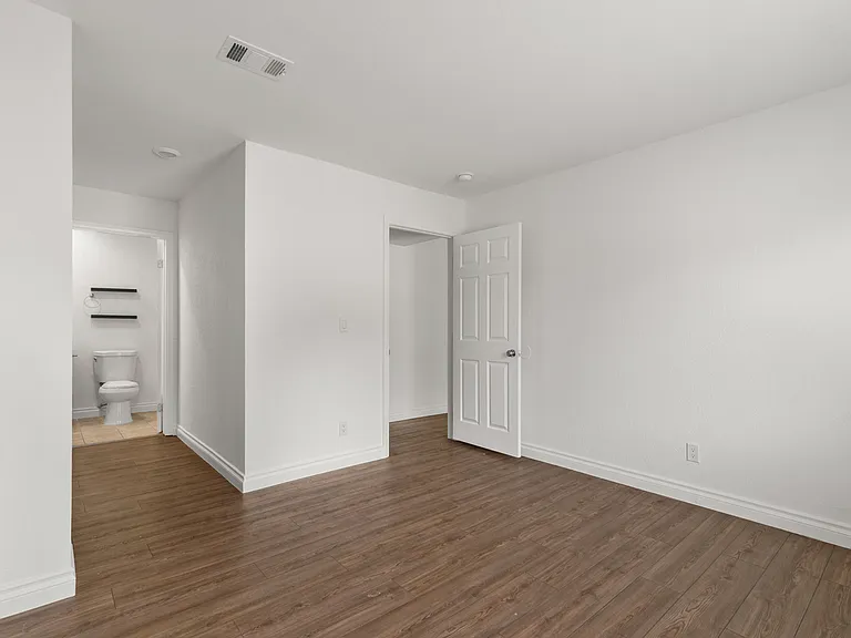 240 W Lincoln Ave W #16 — Photo 11