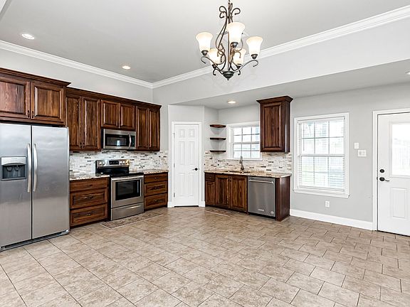 2nd image of 760 Avenue B