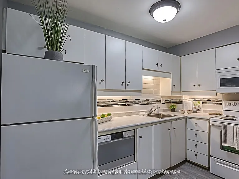 64 Hiawatha Rd #13 — Photo 5