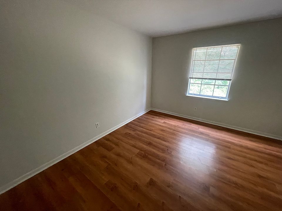 2nd image of 2207 Southgate Dr #E