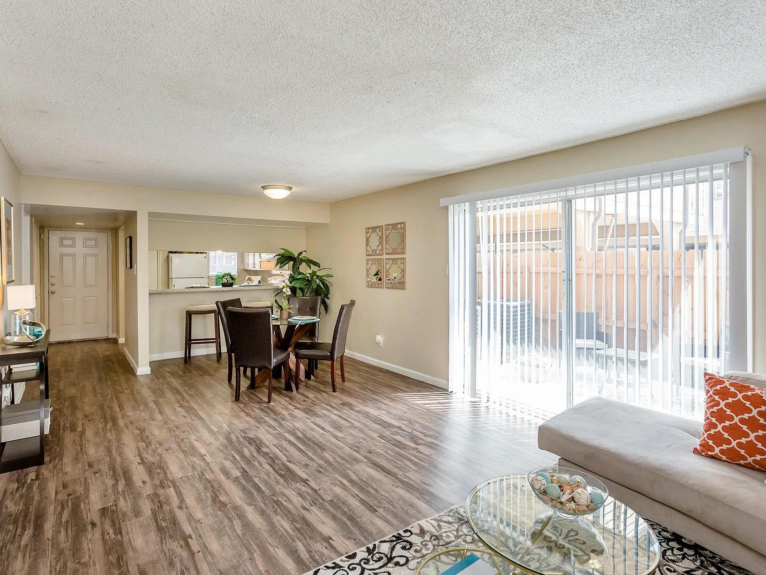Las Velas at Hillcroft Apts. — Photo 2