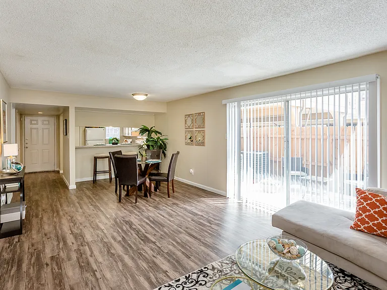 Las Velas at Hillcroft Apts. — Photo 3