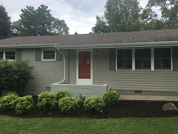 3rd image of 1411 Crestway Dr