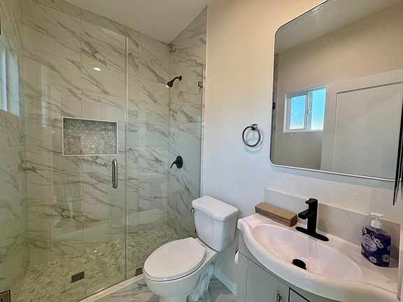 4th image of 147 E 59th St #147