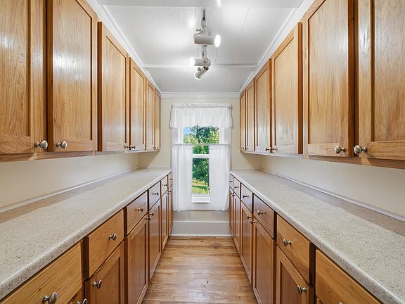 5th image of 579 38th St