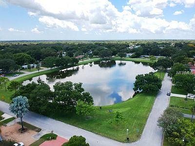 Leslee Lake