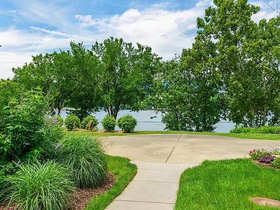 4th image of 909 Spinnaker Way