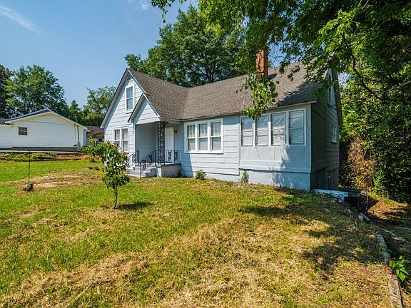 4th image of 600 23rd Ave E