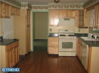 10 Birch Ct, Turnersville, NJ 08012