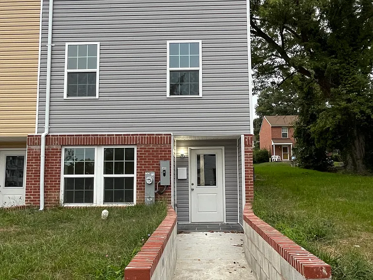 1002 E Cold Spring Ln — Photo 9