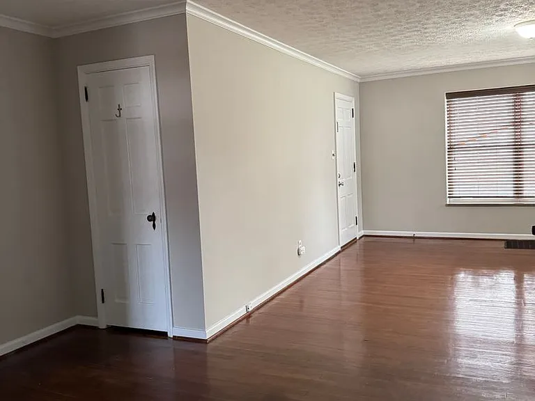 931 Kenwick Rd #B — Photo 3