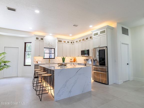 5th image of 105 Brookhill Dr