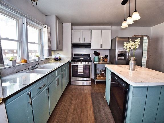 2nd image of 276 School St