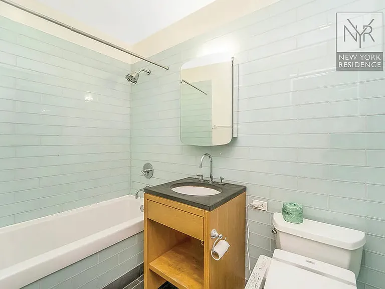 310 W 52nd St #16D — Photo 8